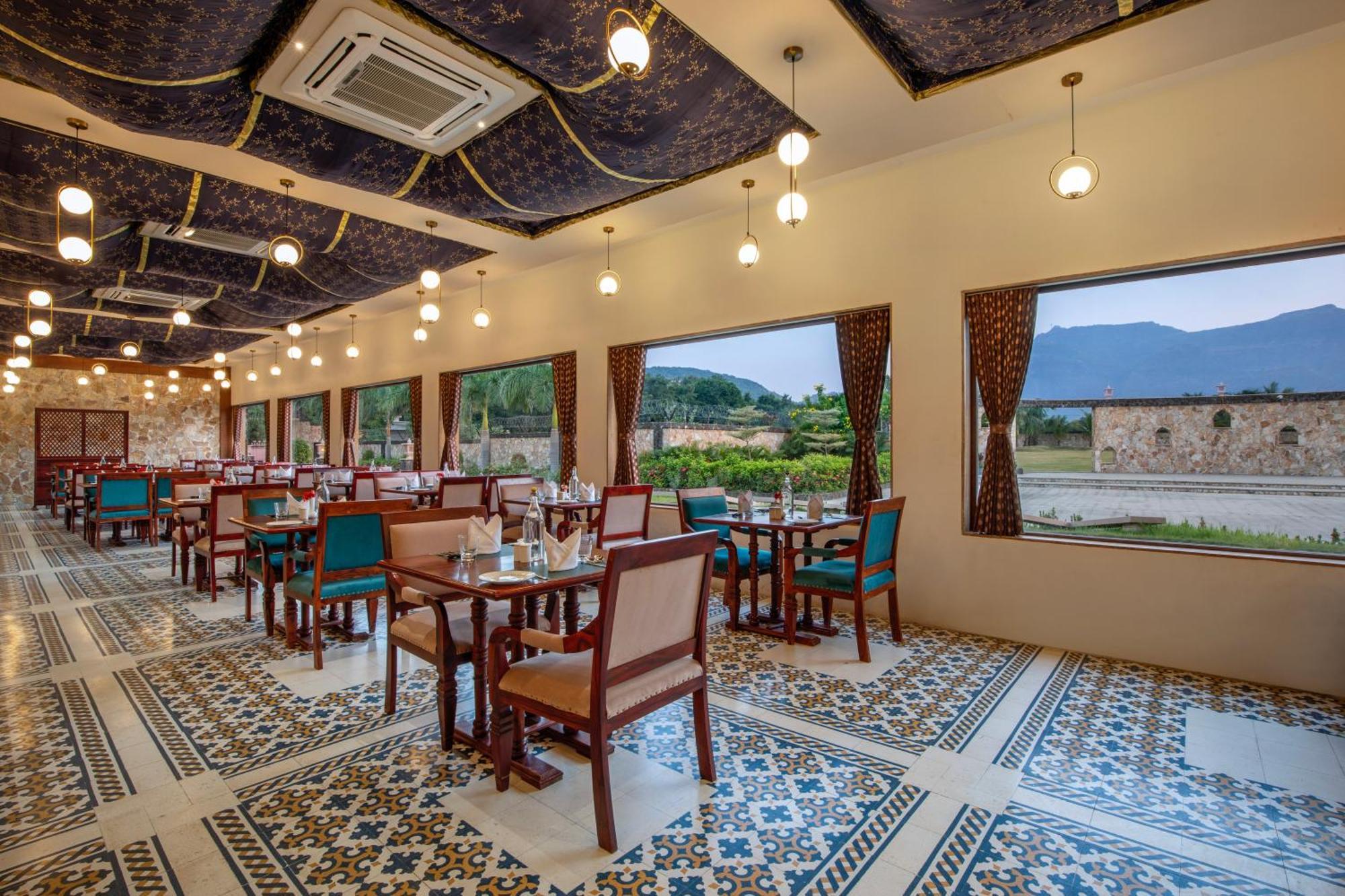 Vikrama Heritage Resort&Spa Hālol Exterior foto