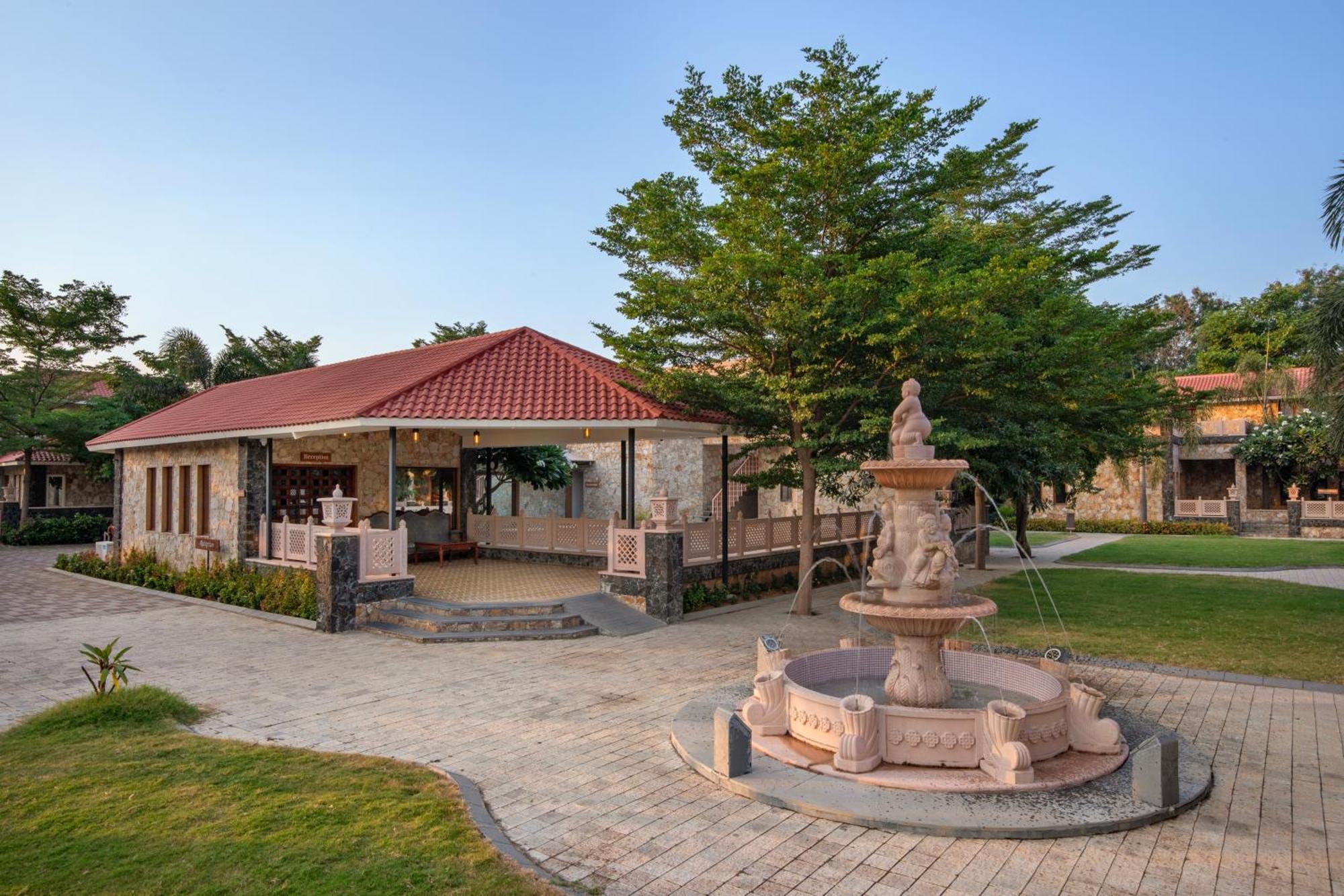 Vikrama Heritage Resort&Spa Hālol Exterior foto